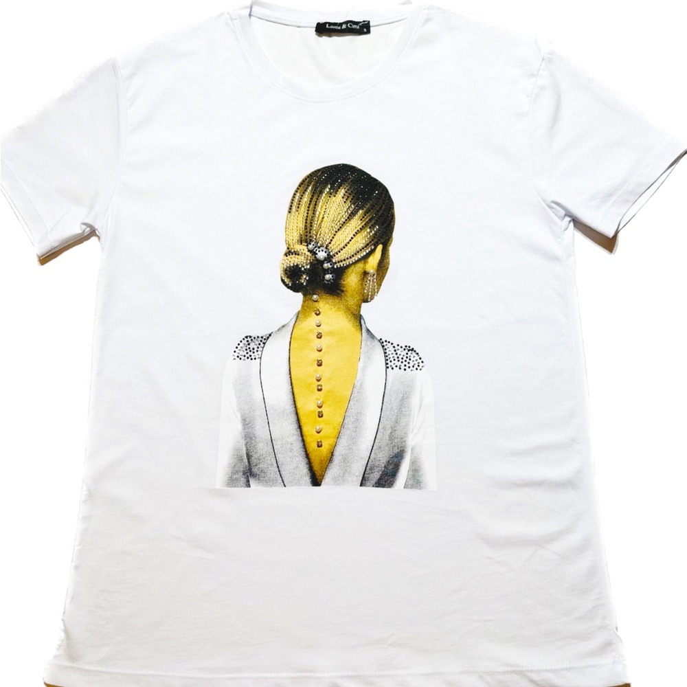 Women's T-shirt with short sleeves, summer 2023, with a pattern and beads.